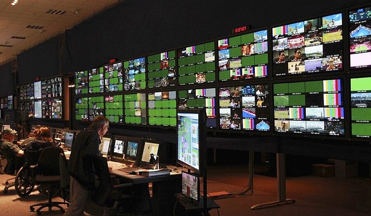 tsx pix 2021-302 broadcast center 750 (ioc)